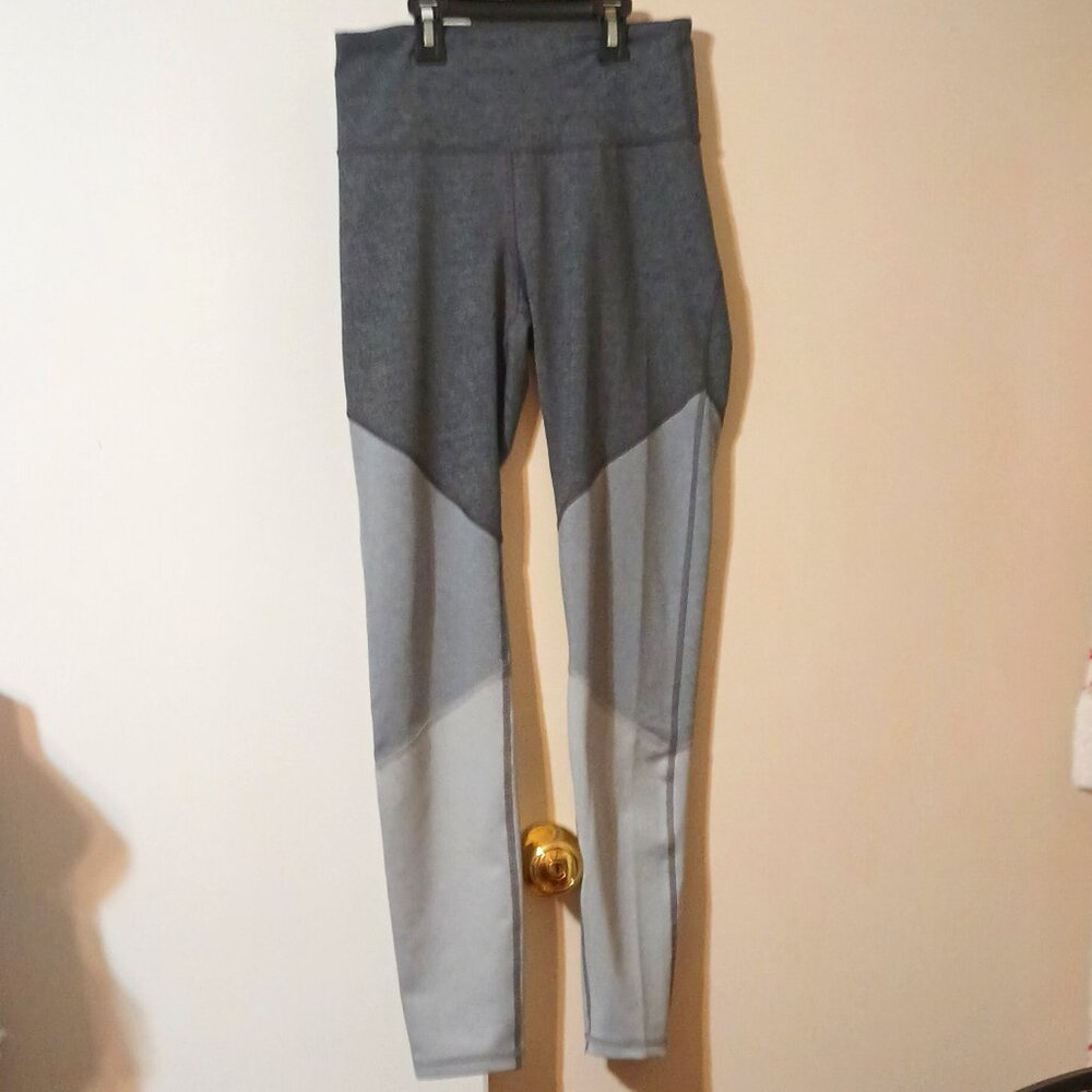 EUC ~ Old Navy Active Go-Dry Fitted Shades of Gray Leggings (Size: Medium)